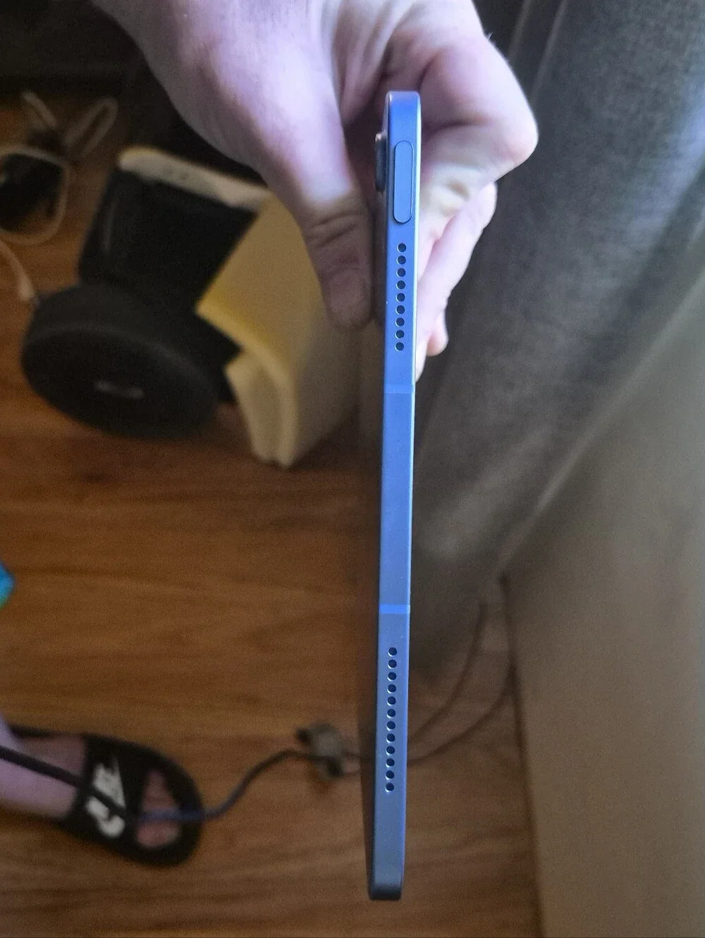 Apple iPad Mini in Blue - Compact High-Resolution Tablet